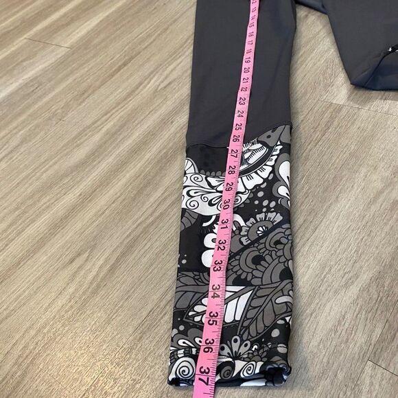 Pineapple Clothing grey patterned comfortable spandex leggings - Picture 6 of 6